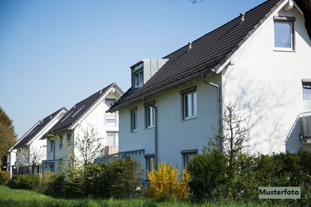 2-Familienhaus mit Garage