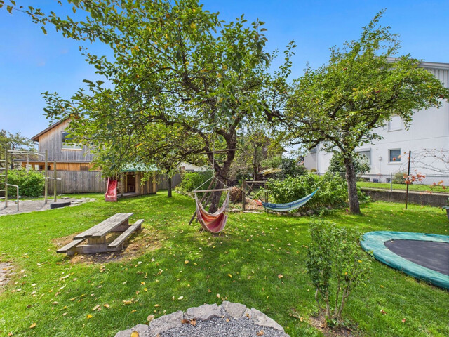 Rheintalhaus mit Charakter: Einfamilienhaus mit Einliegerwohnung und großem Garten in Sulz