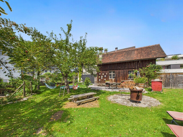 Rheintalhaus mit Charakter: Einfamilienhaus mit Einliegerwohnung und großem Garten in Sulz