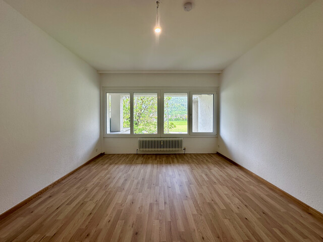 "ohne Provision" neu renovierte 2,5 Zimmer Zimmer Wohnung mit großer Terrasse