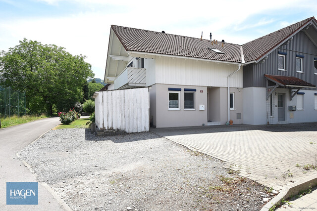 Charmantes Reihenhaus mit modernem Wohnkomfort und idyllischem Garten
