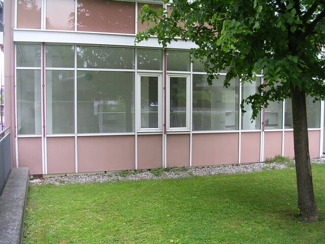 Neue Wohnung mit Gartenanteil