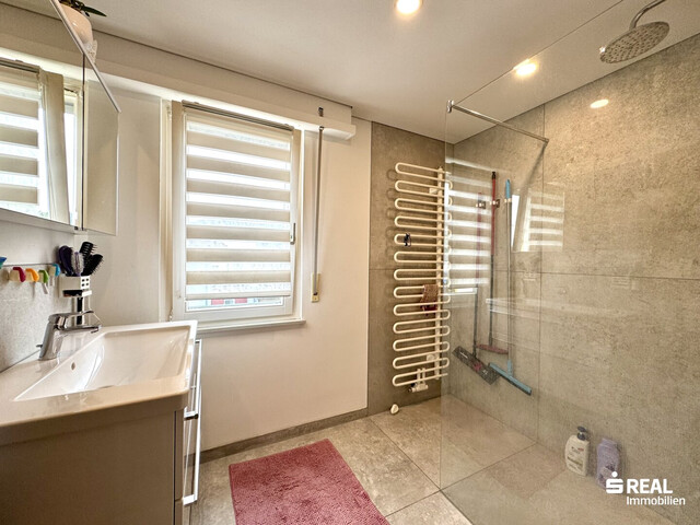 Modernisierte 4-Zimmer-Wohnung mit Balkon & Garage