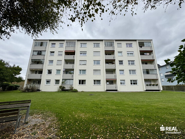 Modernisierte 4-Zimmer-Wohnung mit Balkon & Garage