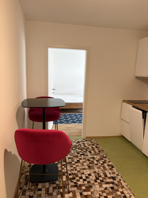 WG-Zimmer mit eigenem Bad und Gemeinschaftsküche