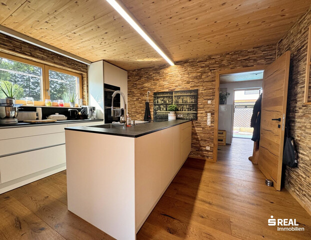 Ihr Traumhaus mit Pool wartet!