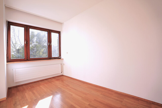 Gepflegtes Einfamilienhaus mit großem Garten, Terrasse und Garage