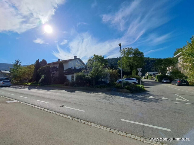 NEUER PREIS: Baugrundstück 2.850m² inkl. 2 Häuser in zentraler Lage von Feldkirch / Altenstadt!