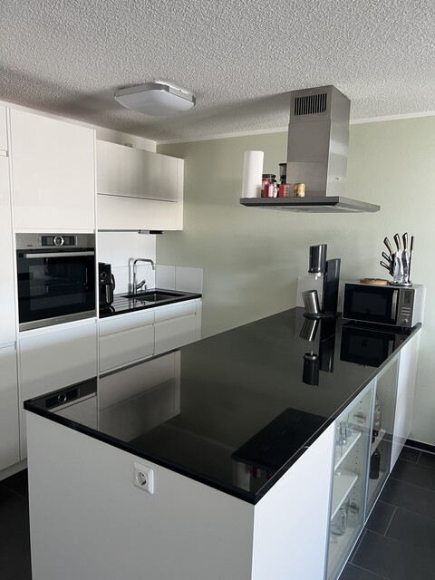 Schöne, helle, möblierte 4 Zimmer-Wohnung 