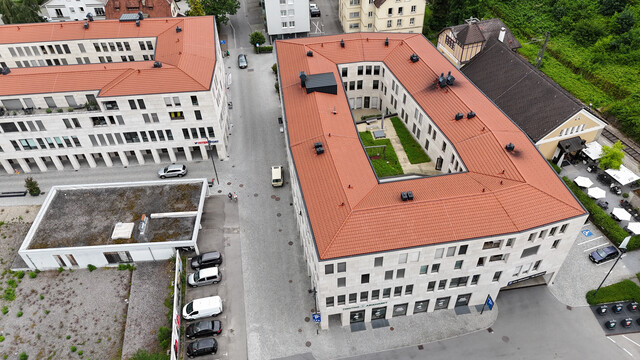 Großzügige und helle 2-Zimmerwohnung mit Loggia am Jahnplatz (inkl. Tiefgaragenplatz)