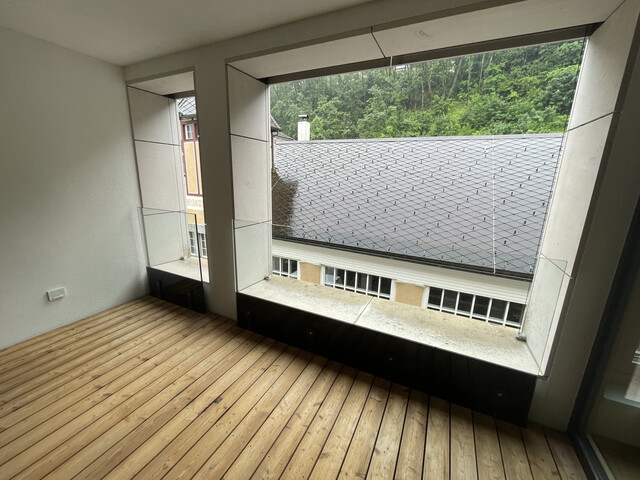 Großzügige und helle 2-Zimmerwohnung mit Loggia am Jahnplatz (inkl. Tiefgaragenplatz)