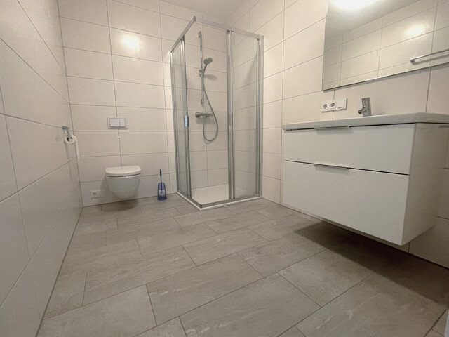 Großzügige und helle 2-Zimmerwohnung mit Loggia am Jahnplatz (inkl. Tiefgaragenplatz)