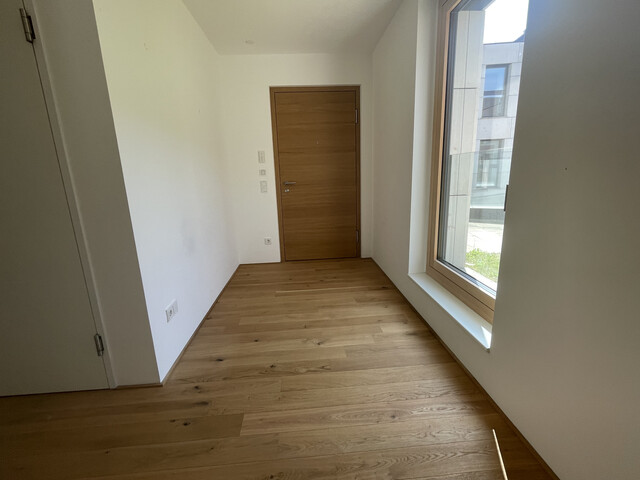 Großzügige und helle 2-Zimmerwohnung mit Loggia am Jahnplatz (inkl. Tiefgaragenplatz)