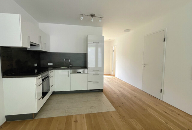 Großzügige und helle 2-Zimmerwohnung mit Loggia am Jahnplatz (inkl. Tiefgaragenplatz)