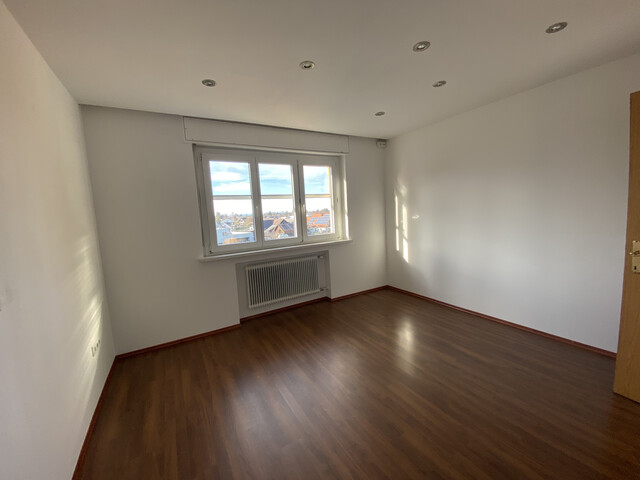 Privatverkauf! Höchst: 3,5 Zimmer & Balkon im 3. OG (ohne Lift), mit Fahrradkeller, Gartennutzung & Spielplatz