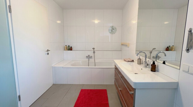 Zu vermieten: 4-Zimmer-Gartenwohnung, Wintergarten, Carport, Fahrradschöpfle