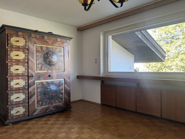 Charmantes Einfamilienhaus mit Pool - Ihr neues Zuhause mit Potenzial