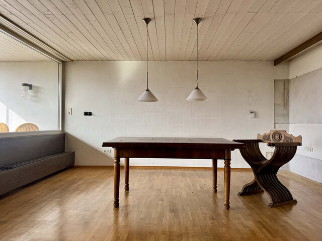 Charmantes Einfamilienhaus mit Pool - Ihr neues Zuhause mit Potenzial