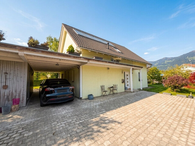 Einfamilienhaus mit großem Grundstück in zentraler Lage