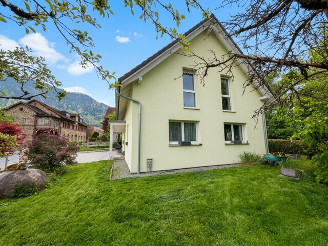 Einfamilienhaus mit großem Grundstück in zentraler Lage