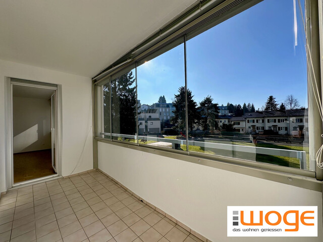 ohne Provision -  geräumige neu renovierte 2,5 Zimmer Wohnung mit verglasten Balkon