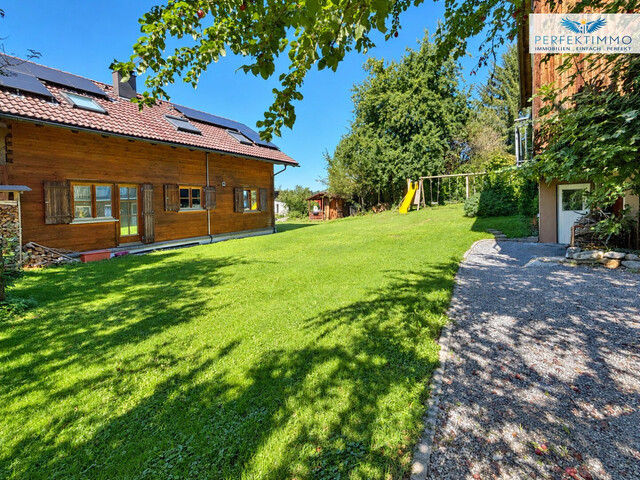 3-Zimmer-Wohnung mit Garten und idyllischer Pergola