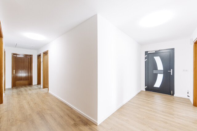 Bungalow mit Garagengebäude 