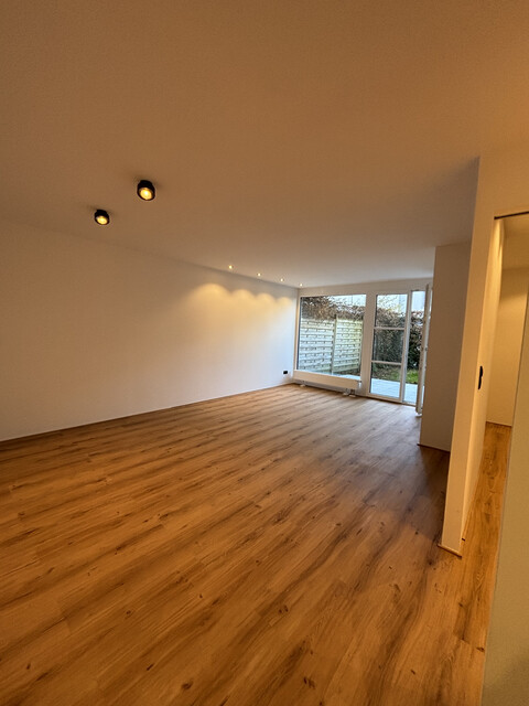 Neu renovierte Gartenwohnung in Zentrumnähe in einer ruhigen Wohnanlage.  