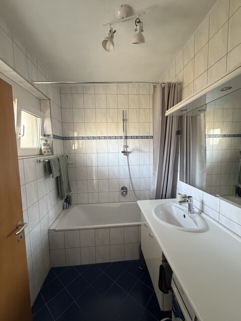 Sehr helle & kuschelige 2 Zimmer Dachgeschosswohnung mit Terrasse, Grenznähe! 