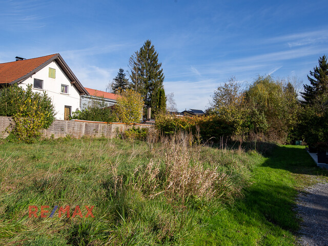 Schönes Grundstück für Ihr neues Eigenheim in liebevoller Umgebung