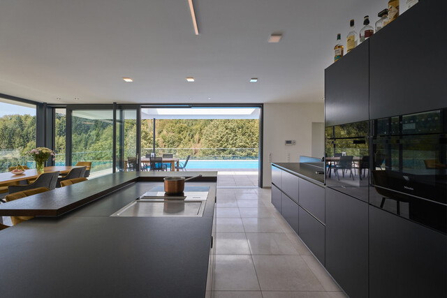 Traumhaftes Villa in Götzis mit Pool, Aufzug, Terrasse & Garage!