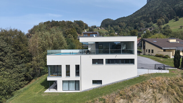 Traumhaftes Villa in Götzis mit Pool, Aufzug, Terrasse & Garage!