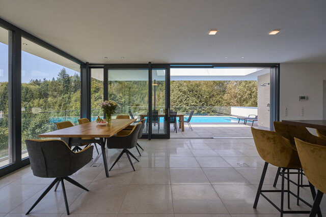 Traumhaftes Villa in Götzis mit Pool, Aufzug, Terrasse & Garage!