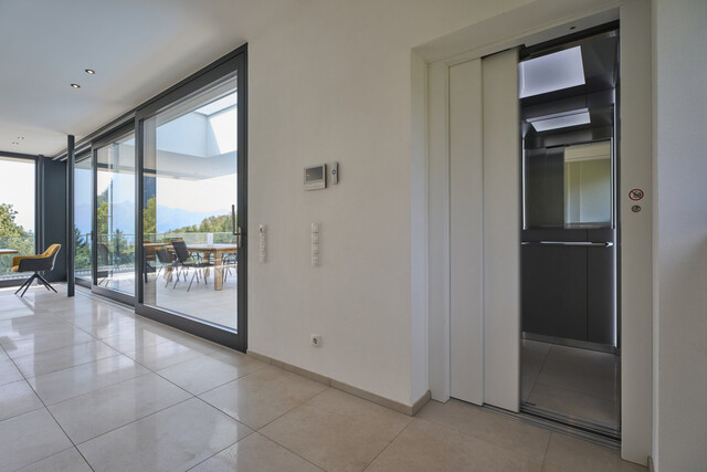 Traumhaftes Villa in Götzis mit Pool, Aufzug, Terrasse & Garage!