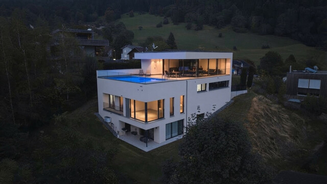 Traumhaftes Villa in Götzis mit Pool, Aufzug, Terrasse & Garage!