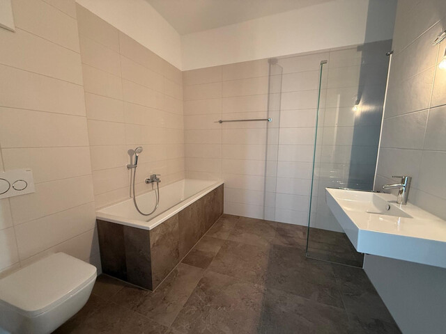 Besonders & Einzigartig  4-Zimmer Dachgeschosswohnung in perfekter Lage.