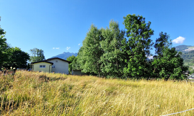 Sonniges Grundstück zu verkaufen