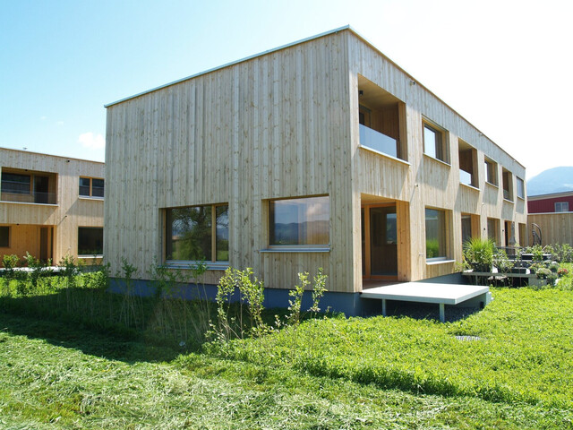 Neubau - Vollholz, 5 Zimmer Wohnung in Feldkirch Gisingen und eigenem Kellerzugang und Garten, Bezug kurzfristig möglich.