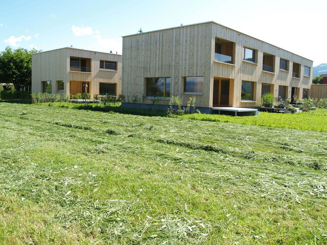 Neubau - Vollholz, 5 Zimmer Wohnung in Feldkirch Gisingen und eigenem Kellerzugang und Garten, Bezug kurzfristig möglich.