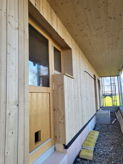 Neubau - Vollholz, 5 Zimmer Wohnung in Feldkirch Gisingen und eigenem Kellerzugang und Garten, Bezug kurzfristig möglich.