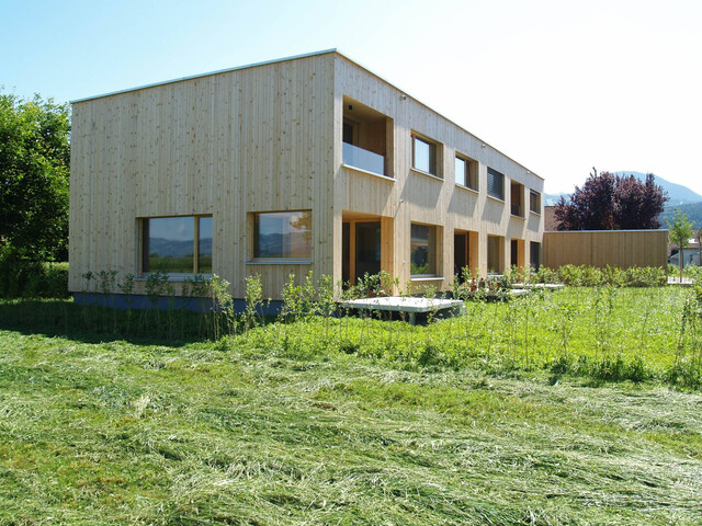 Neubau - Vollholz, 5 Zimmer Wohnung in Feldkirch Gisingen und eigenem Kellerzugang und Garten, Bezug kurzfristig möglich.