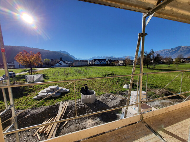 Neubau - Vollholz, 5 Zimmer Wohnung in Feldkirch Gisingen und eigenem Kellerzugang und Garten, Bezug kurzfristig möglich.