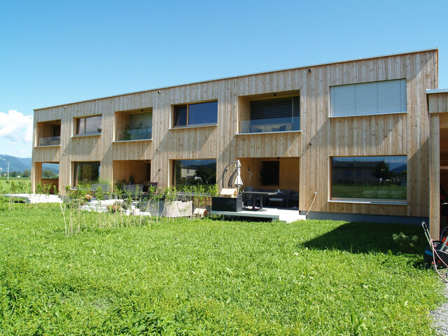 Neubau - Vollholz, 5 Zimmer Wohnung in Feldkirch Gisingen und eigenem Kellerzugang und Garten, Bezug kurzfristig möglich.