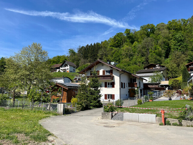 Großzügiges Wohnhaus mit Einliegerwohnung, großem Garten und schöner Aussicht in ruhiger Lage von Tosters-Hub