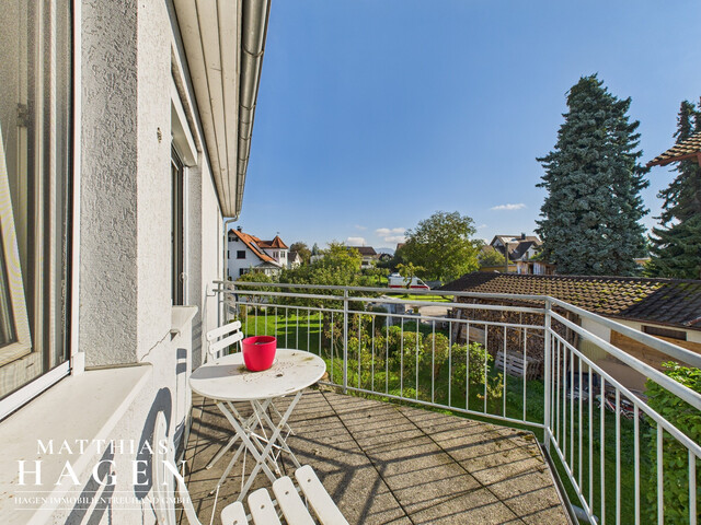 Einfamilienhaus mit großem Grundstück und Gartenparadies in Höchst