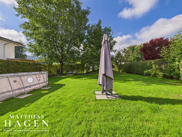 Einfamilienhaus mit großem Grundstück und Gartenparadies in Höchst
