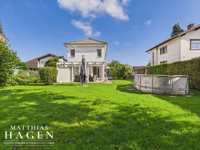 Einfamilienhaus mit großem Grundstück und Gartenparadies in Höchst