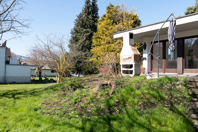Einfamilienhaus mit großem Potenzial in zentraler und ruhiger Lage / Höchst