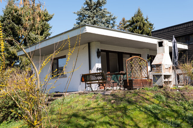 Einfamilienhaus mit großem Potenzial in zentraler und ruhiger Lage / Höchst
