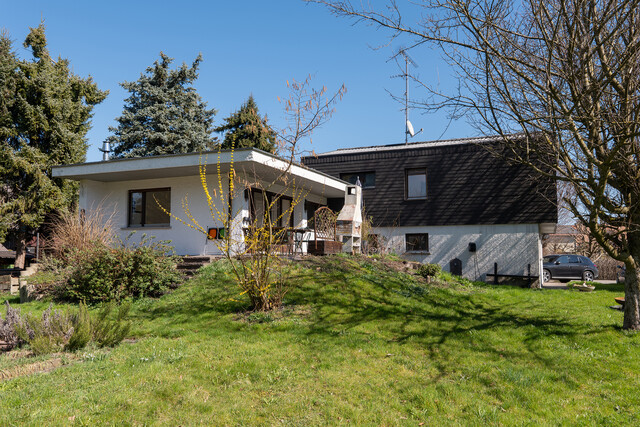 Einfamilienhaus mit großem Potenzial in zentraler und ruhiger Lage / Höchst